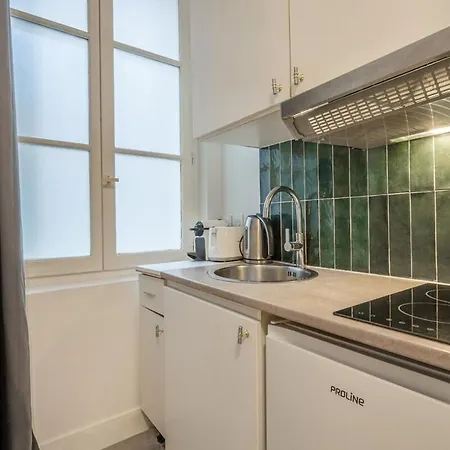 Apartment Douillet Pour 2 Au Coeur De Montmartre-ii