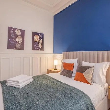 Douillet Pour 2 Au Coeur De Montmartre-ii